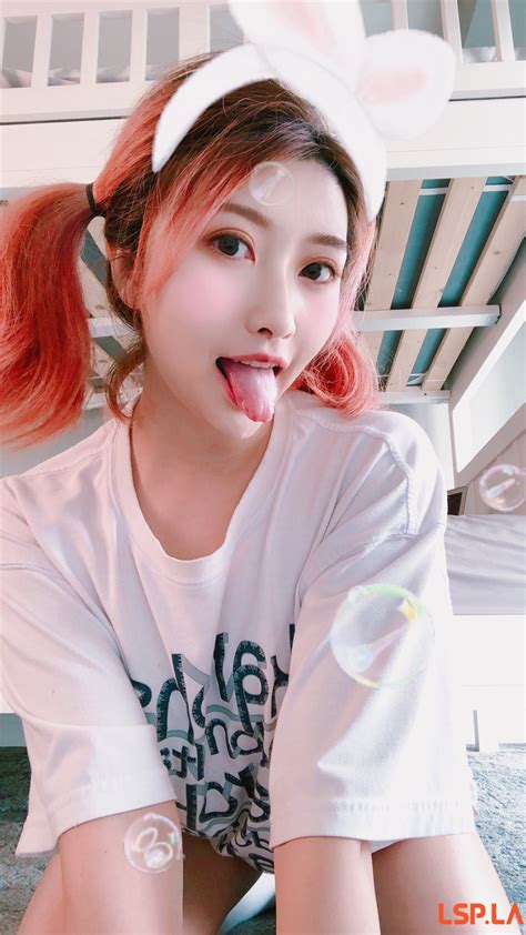 Hi I am MissWarmJ, 小暖 Jess! I post ALL my different videos on this channel! If you like my videos, please give me a LIKE and subscribe MissWarmJ on Youtube! Twitch: https://www.twitch.tv ...